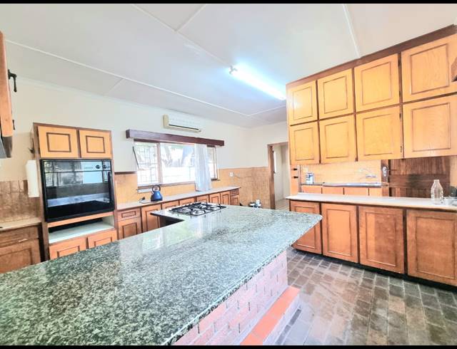 4 BEDROOM HOUSE TO LET IN MEER EN SEE